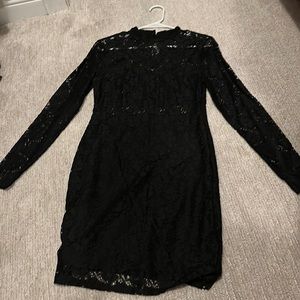 Short lace black dress